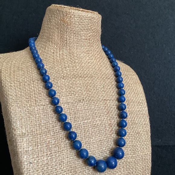 Vintage 14KT gold Genuine lapis bead necklace. - Picture 4 of 7